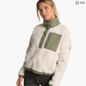 Vuori White Sherpa Fleece small